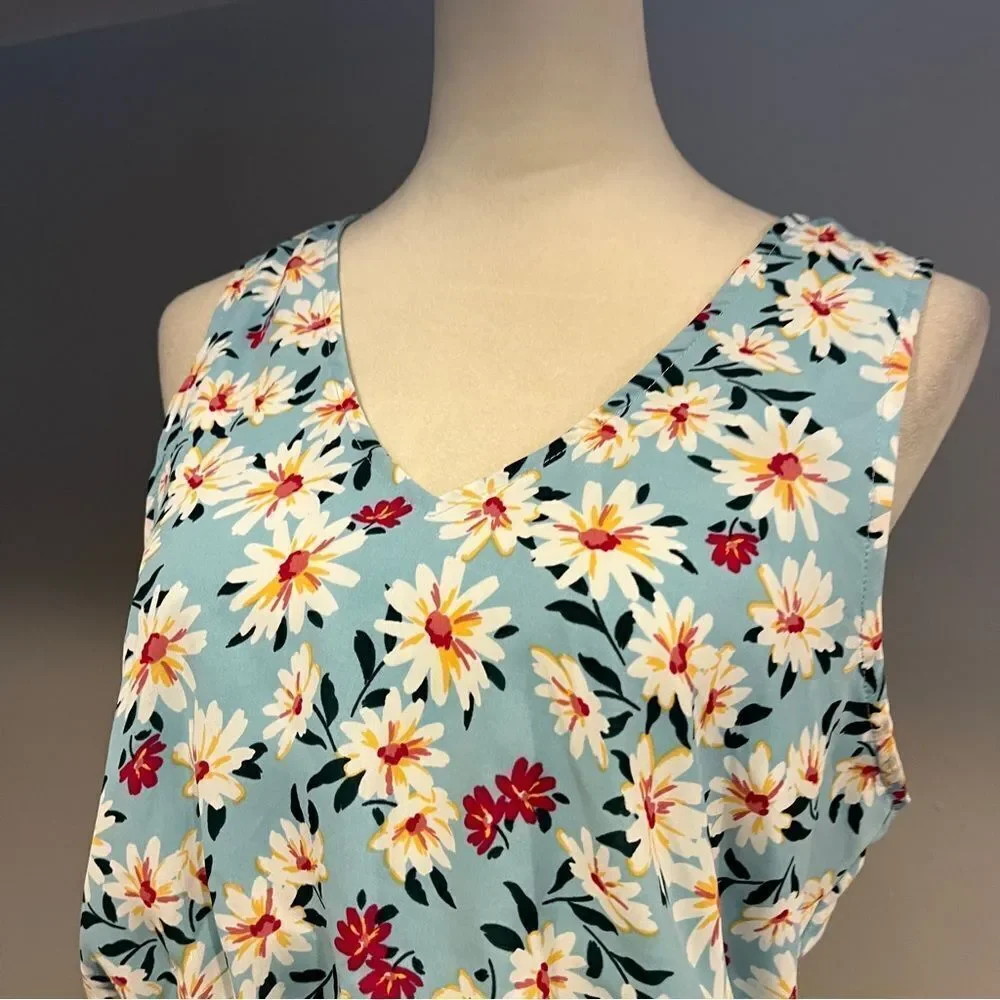 Staccato light floral sleeveless‎ v-neck dress size medium - Picture 2 of 13